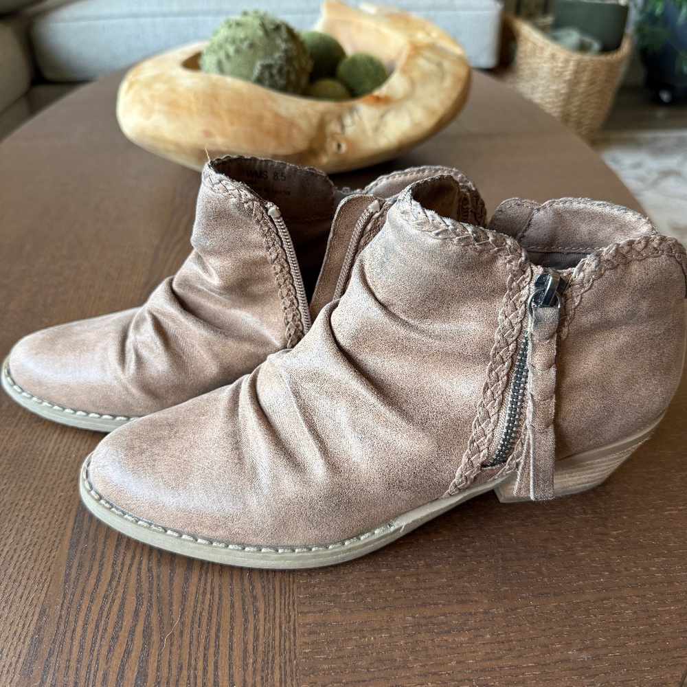Report "Dani" women's ankle boot